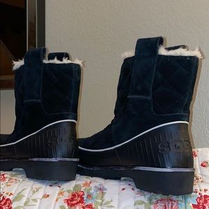 Sorel boots size 8 suede ankle waterproof